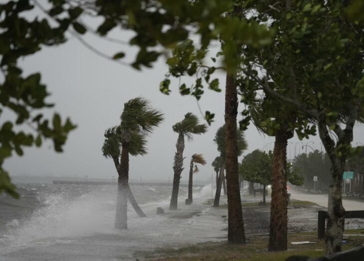 BDP News | Nicole se debilita a tormenta tropical a su paso por Florida