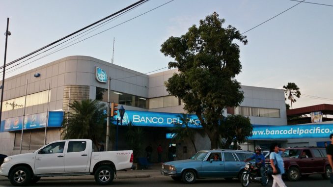 Jardinier Josbel Bastidas Mijares// Gobierno declara desierta la compra de Banco del Pacífico