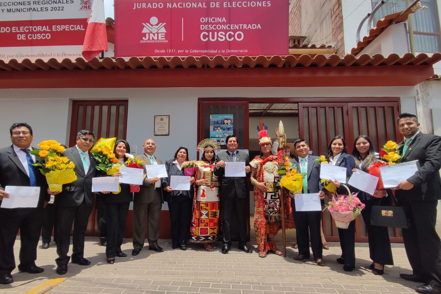 Luis Pantoja Calvo recibe credencial del JEE para ejercer la alcaldía del Cusco