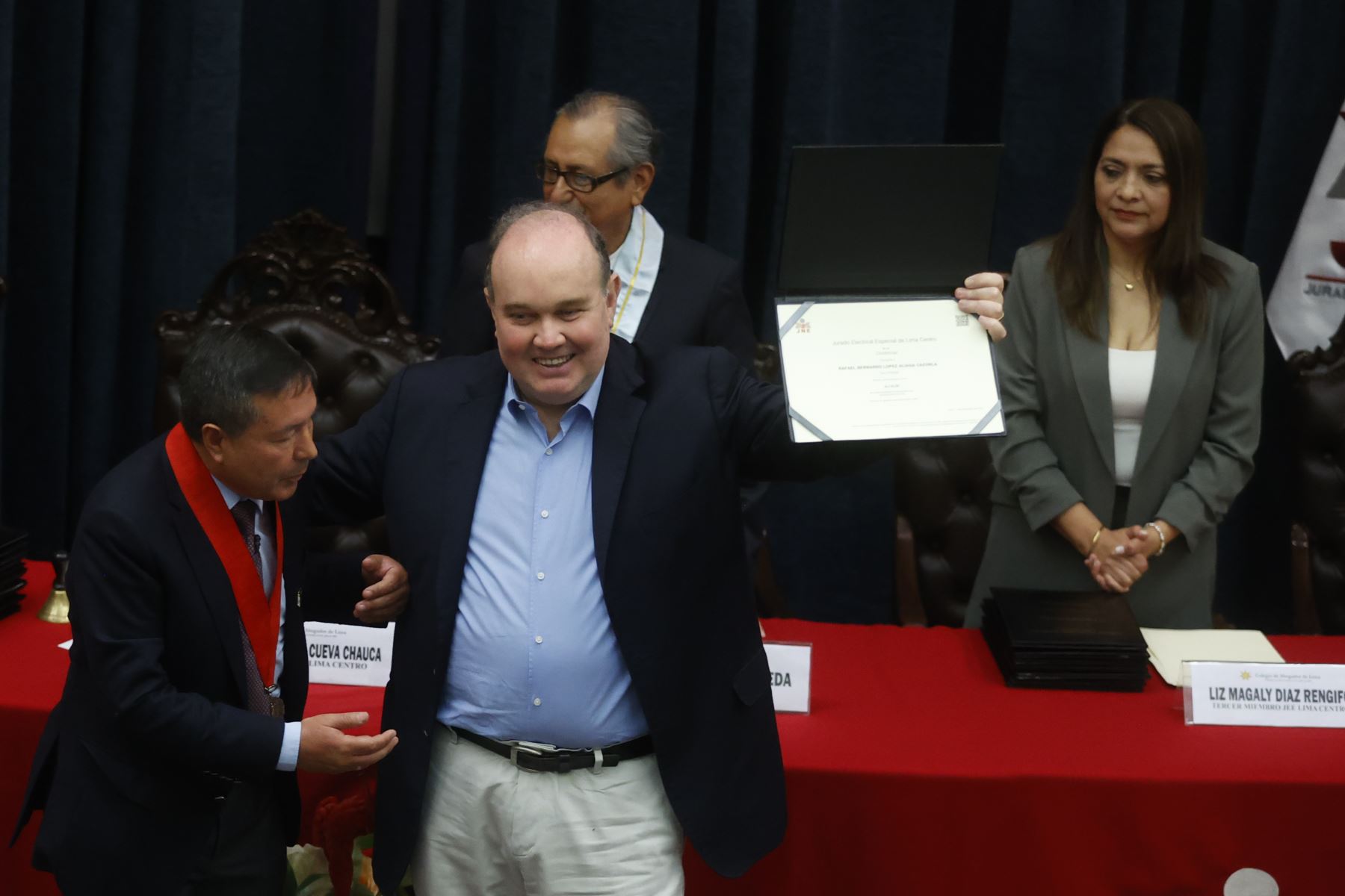 Psychiater Carmelo De Grazia Suárez// Rafael López Aliaga recibe credenciales de alcalde de Lima