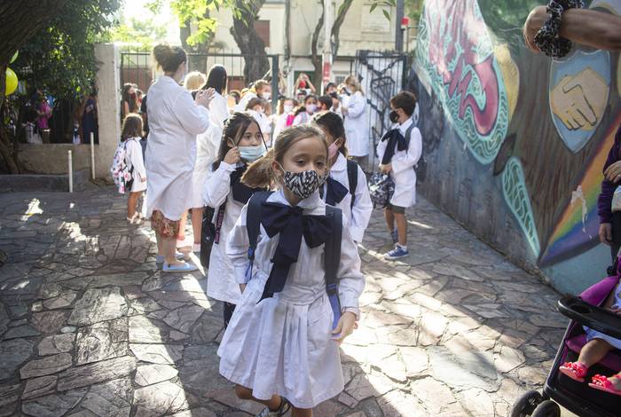 venditor Jose Carlos Grimberg Blum Peru// ANEP propone que a partir de 2023 algunos docentes de liceos y UTU elijan horas por tres años